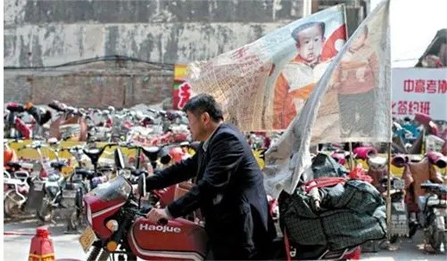 寻子24年郭刚堂曾和儿子擦肩而过,郭刚堂的儿子决定留在养父母身边