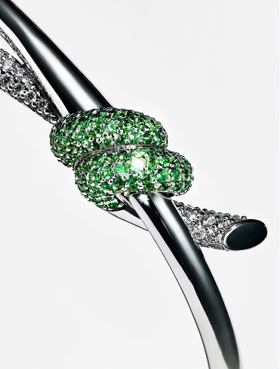 tiffany和lvmh哪个好,lvmh和tiffanyco的关系