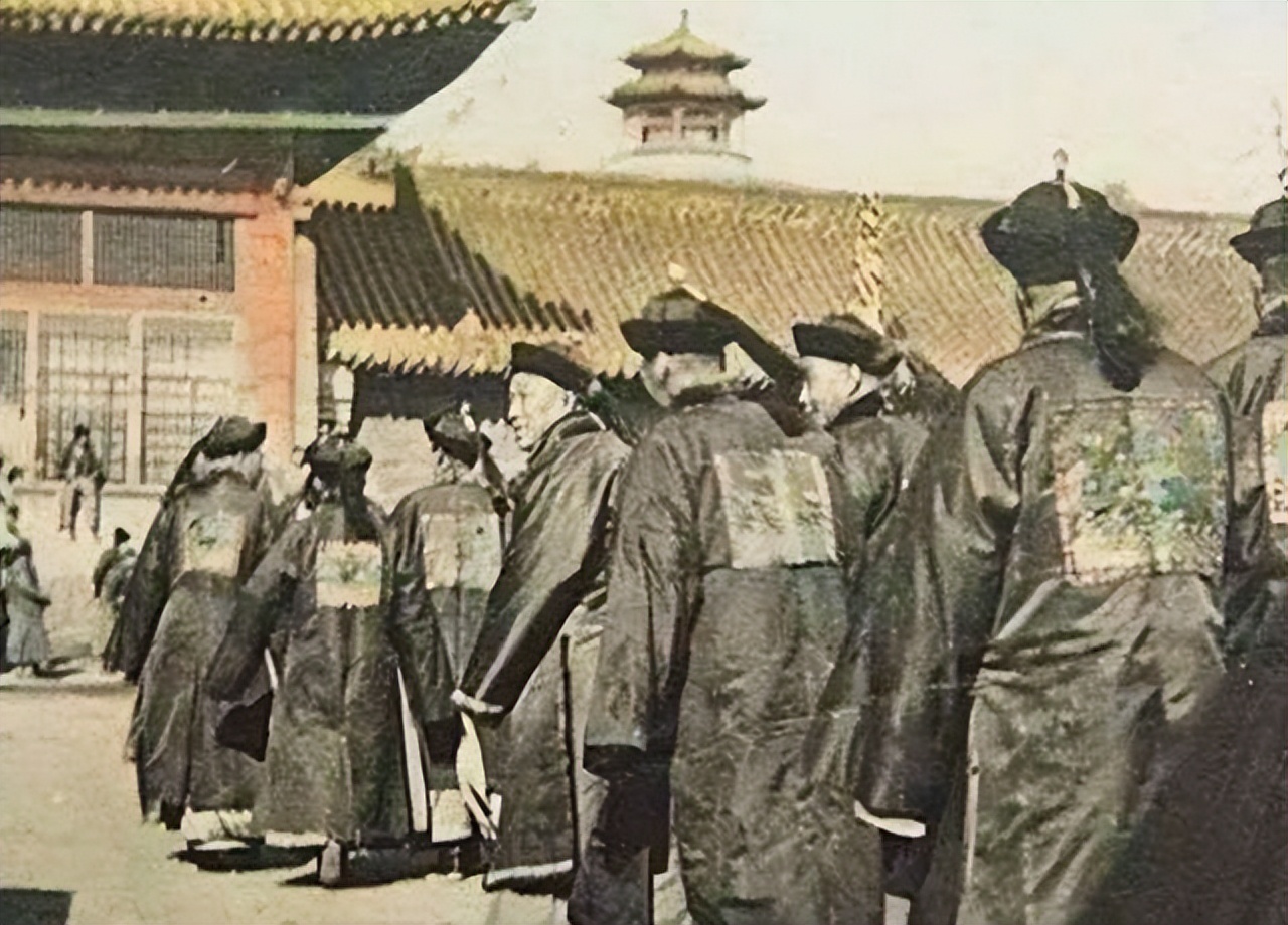 清朝正一品官员是什么级别,正一品官员有什么待遇