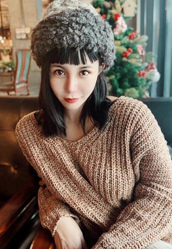 12年过去了，“宁坐宝马哭，不坐单车笑”的女孩，嫁入豪门了吗？