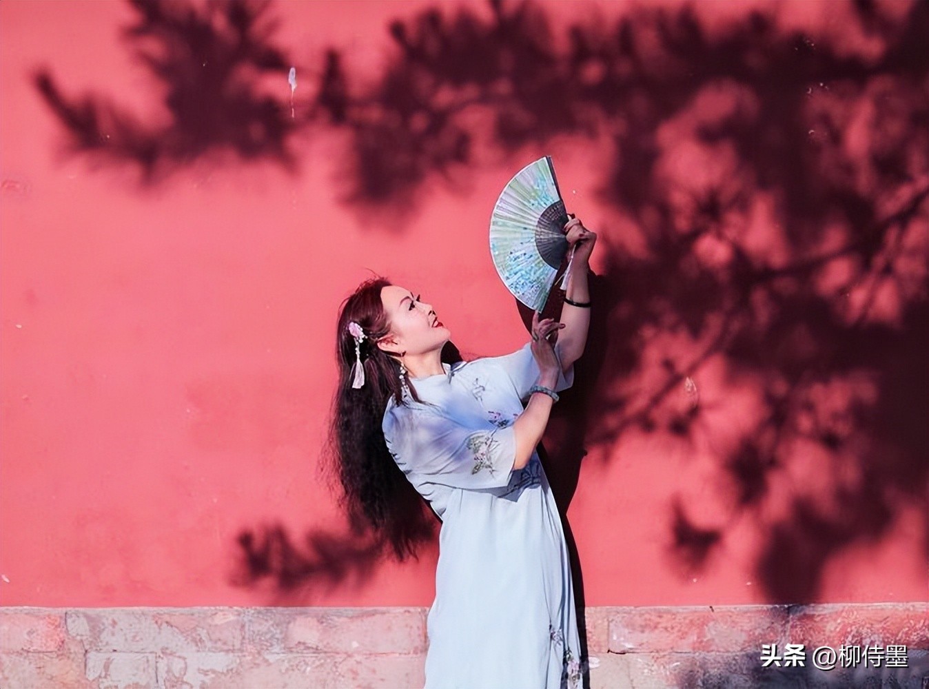 45岁如何拍照姿势好看,中年女性如何拍照最好看