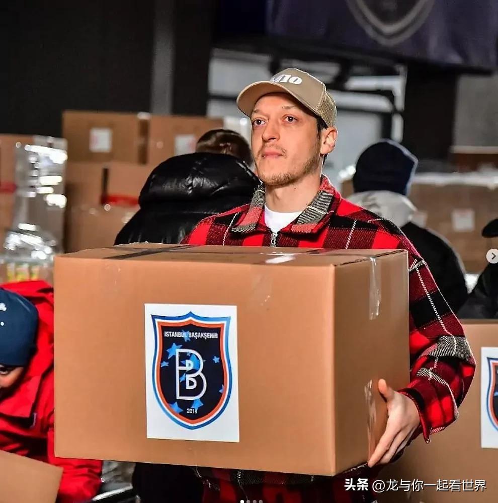 足球梅苏特·厄齐尔：“飞机从马德里起飞时，我的眼里含着泪水”