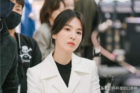 宋慧乔穿梭时尚圈的穿搭秘诀？宋慧乔剧中5款珠宝手表盘点