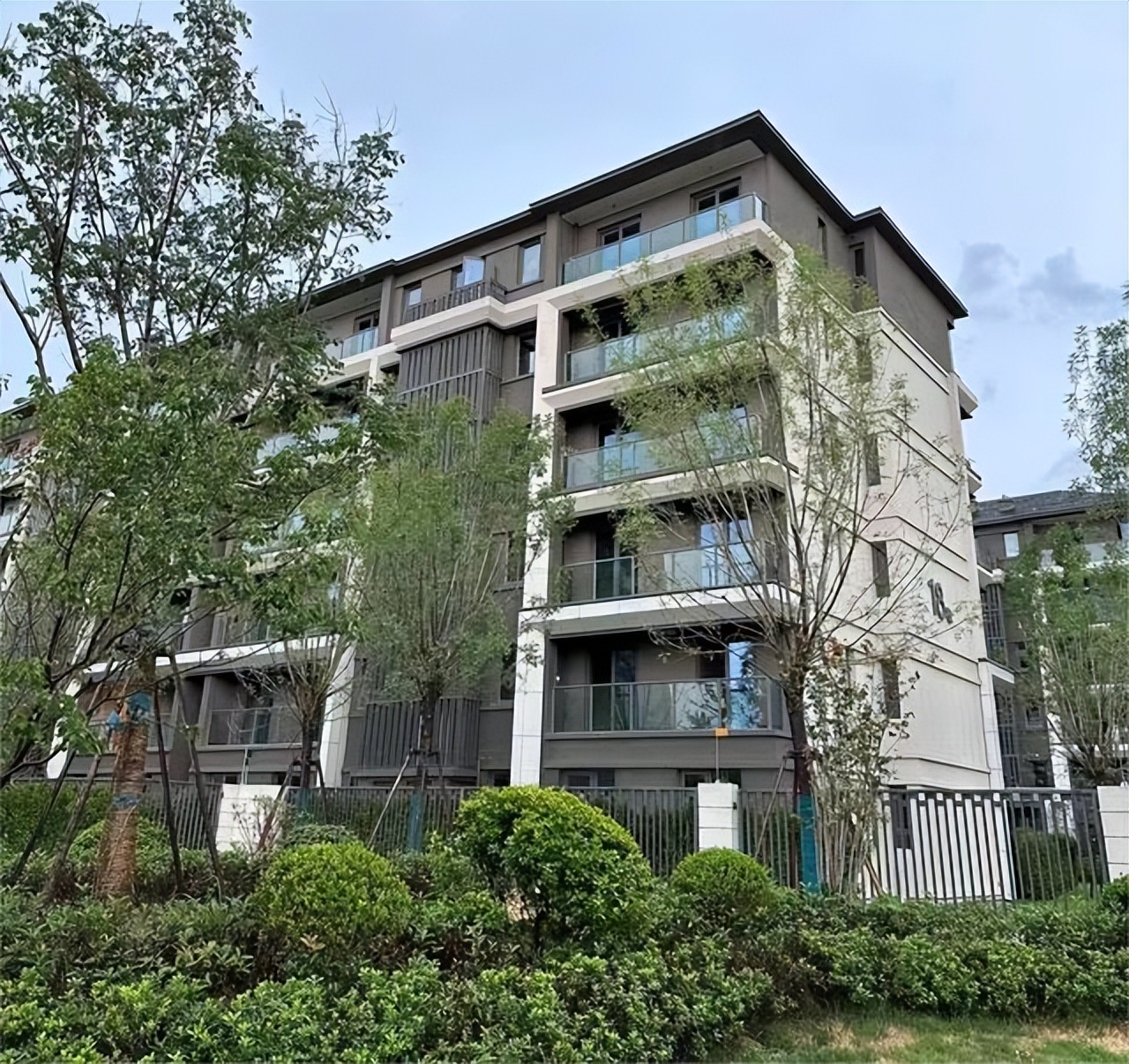 普陀中海臻如府99平边套和中间套,二手边套与中间套哪个流通性好