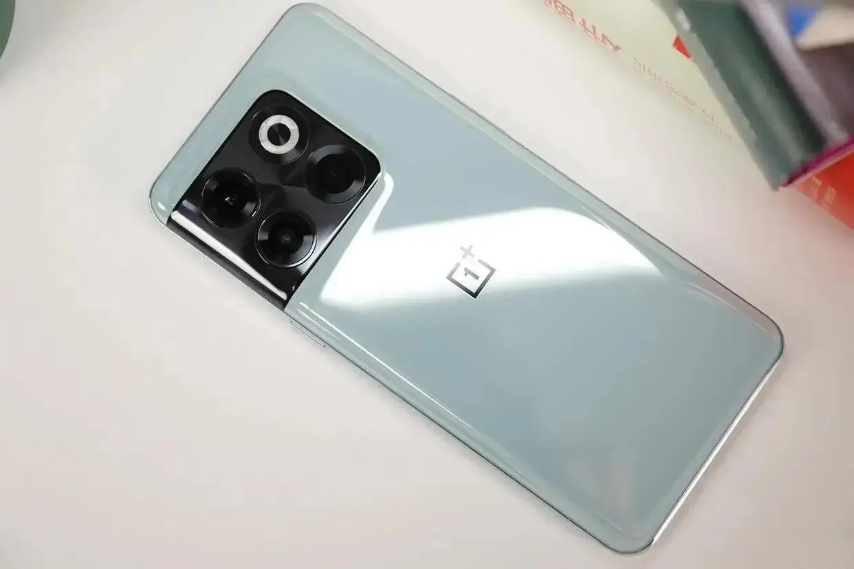 从4299元跌至2999元，16GB+512GB+4800mAh，顶配旗舰沦为中档机