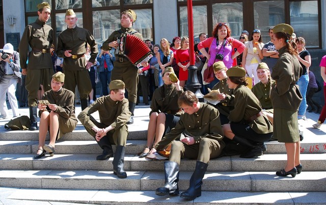 恋爱小故事：俄罗斯女友艾丽娜送来了雨伞，我们终于重逢了