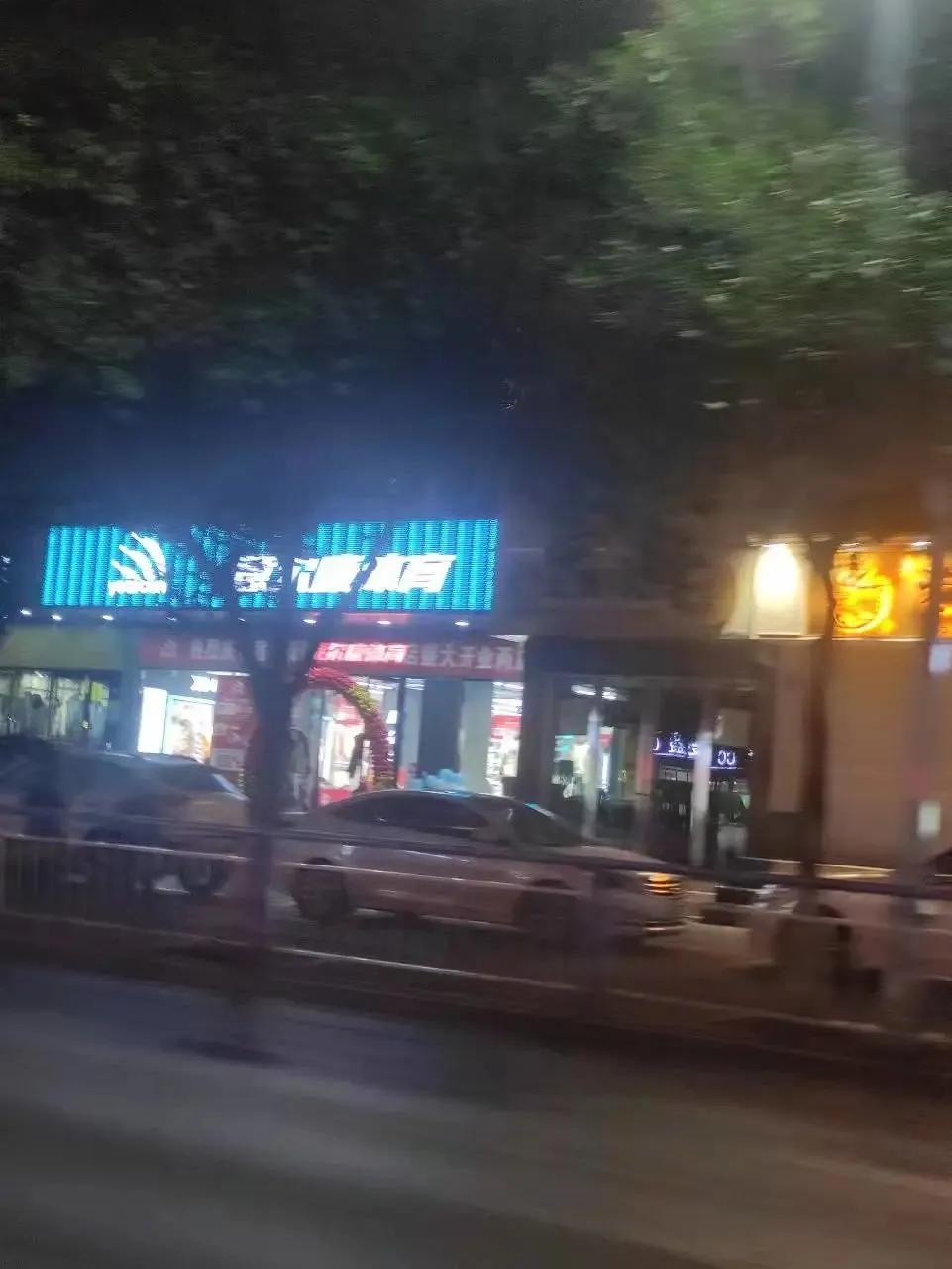 小县城开服装店可以赚钱吗,服装批发店怎么运营