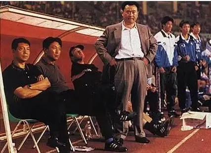 谢晖出任大连人教练全过程,谢晖上赛季执教大连人的成绩