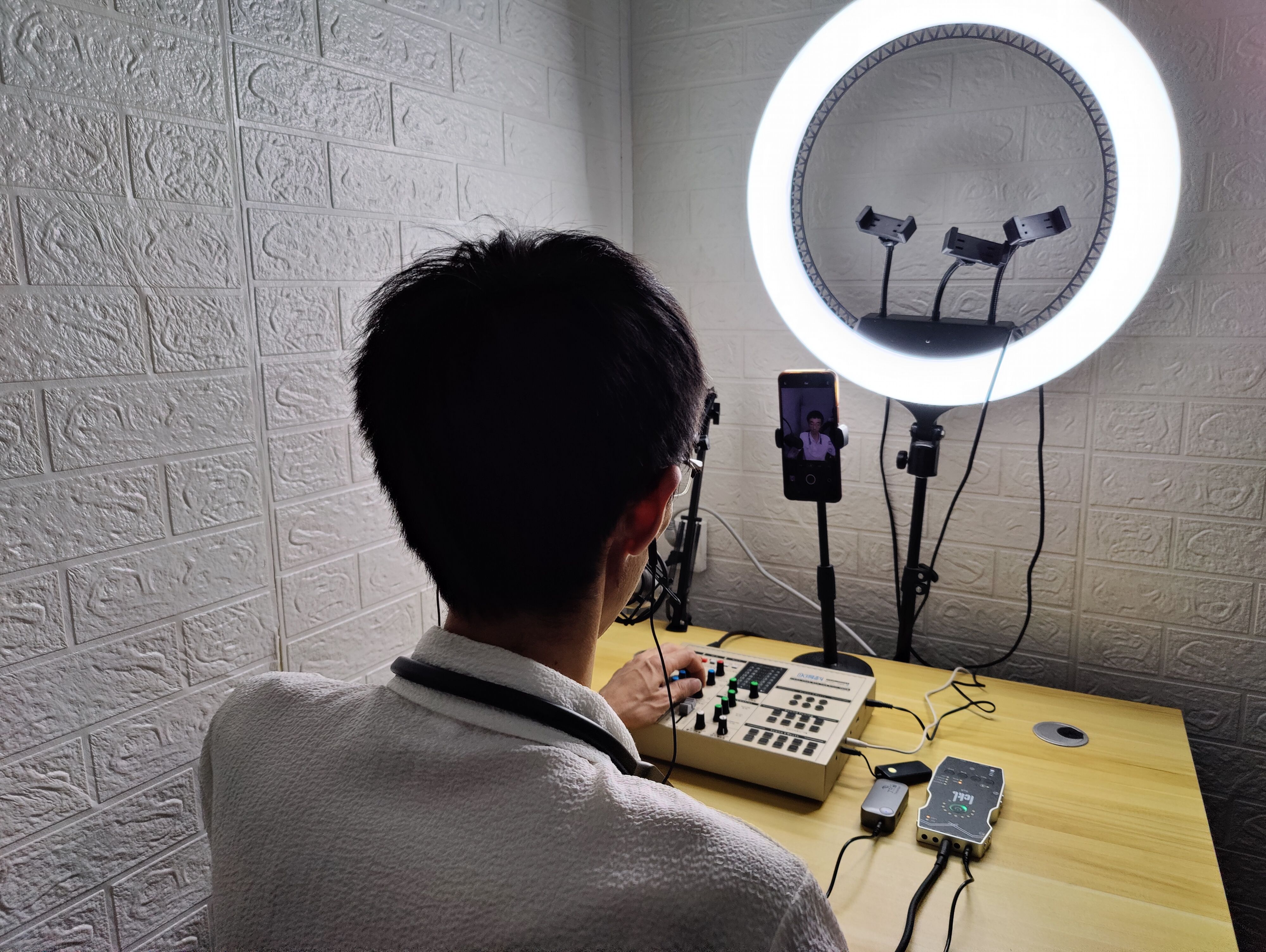 丁一号监听耳机测评,丁一号无线直播耳机是哪里产的