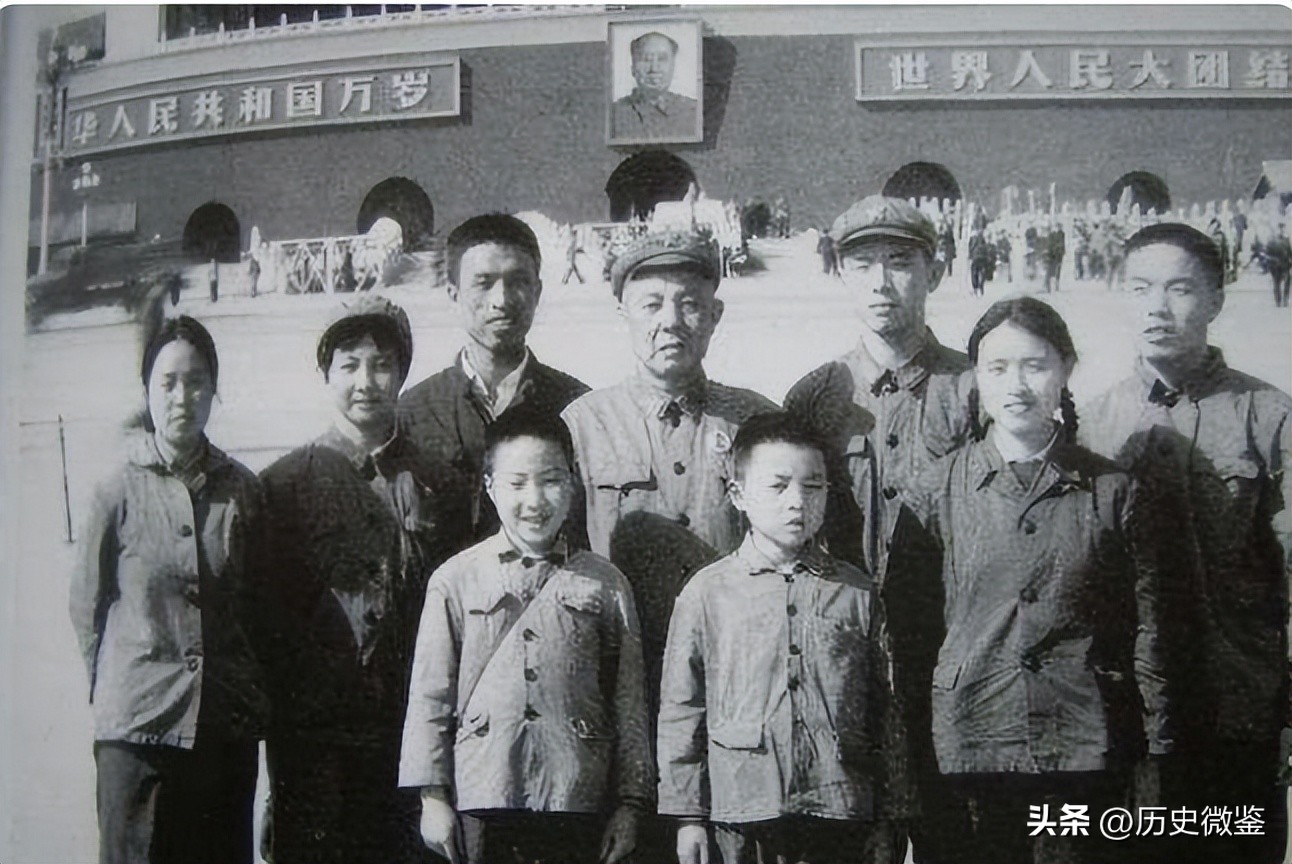 59年*振华苏**被迫离婚带6个娃，毛主席看不下去了：再找个合适的