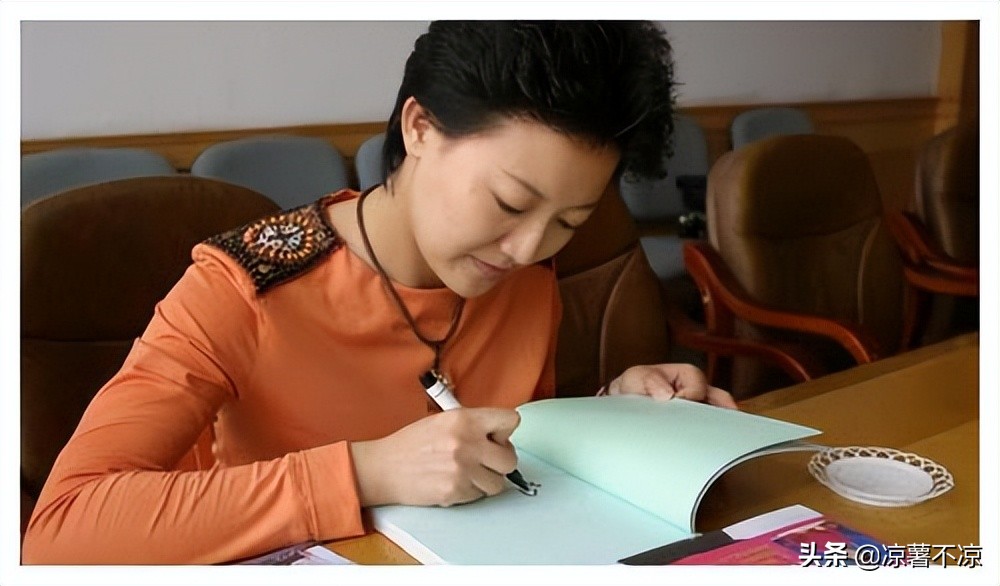 央视十大女主持至今未婚年龄多大,央视的十大著名女主持你最喜欢谁