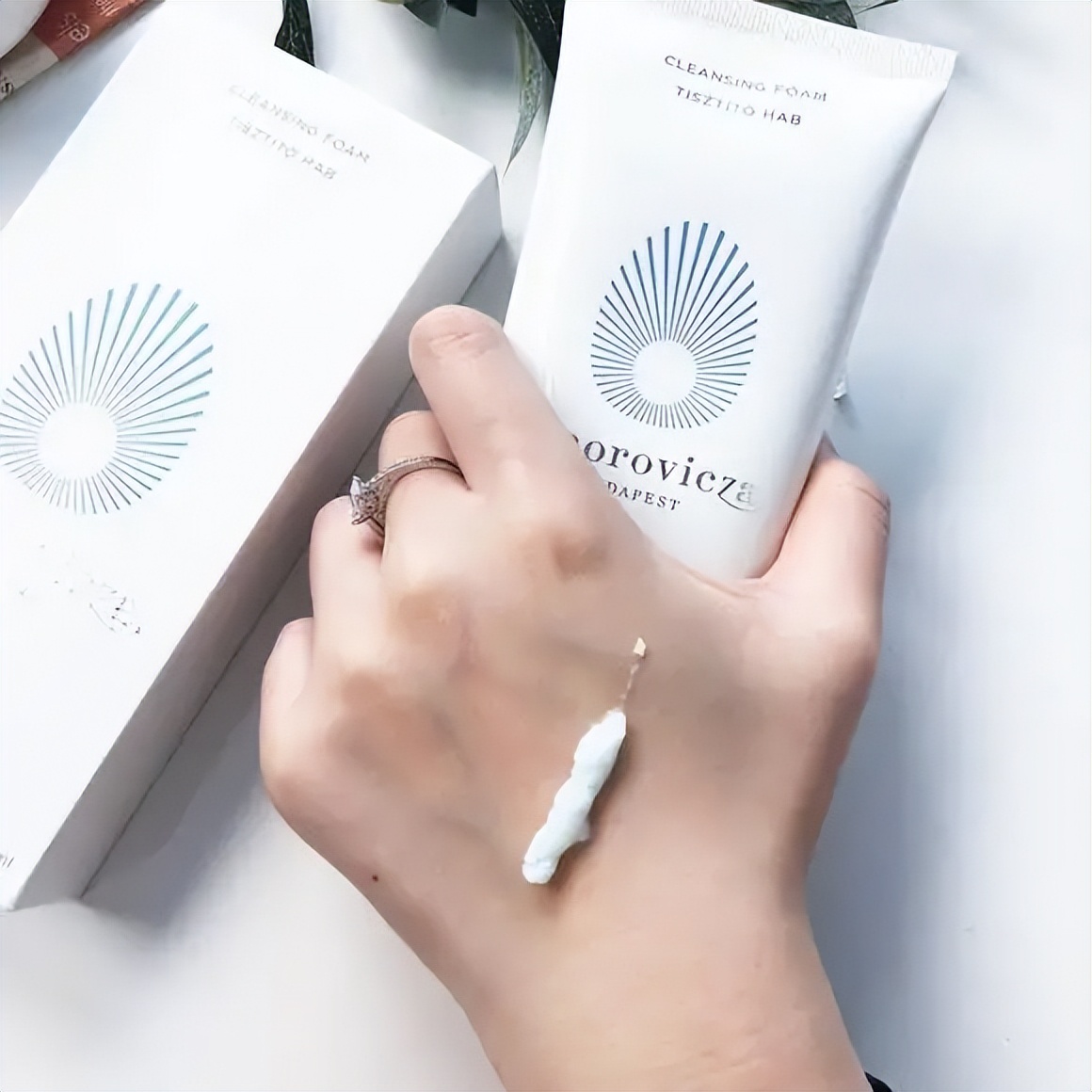 12-15岁学生洗面奶国货官方认证,好用的国货护肤品洗面奶