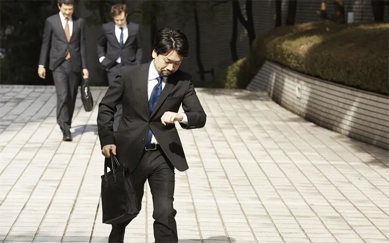 当一个男人陷入绝望怎么办,男人在困境中怎么面对