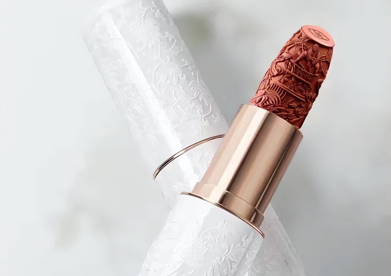 眉笔价格风波：国货美妆行业的背后故事