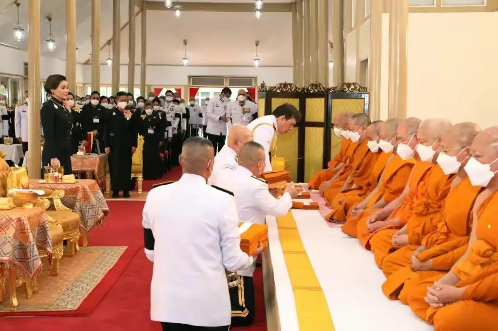 泰国王后苏提达便服,泰国国王玛哈封苏提达为王后仪式