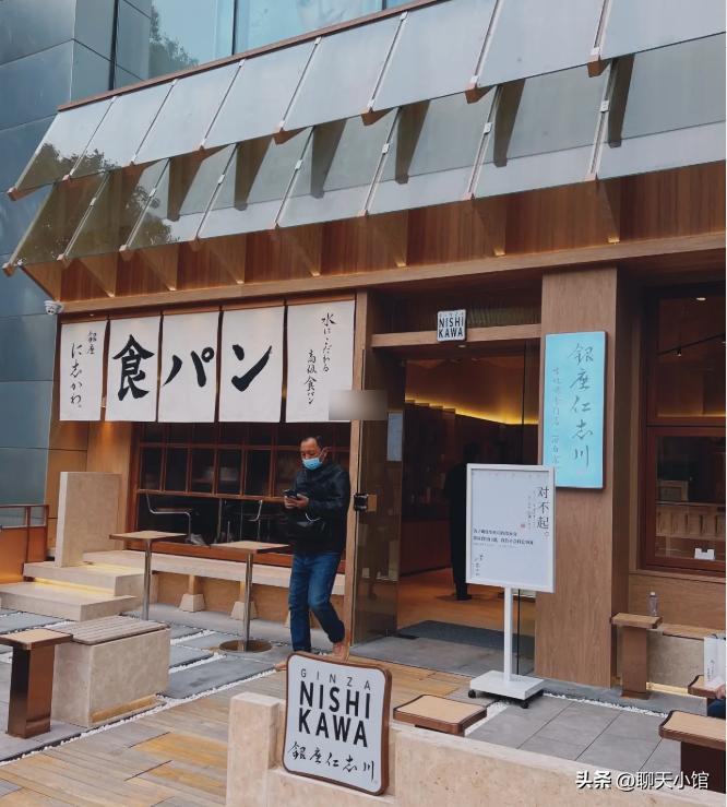 “上海女全款600买天价吐司面包”遭群嘲：你媚外的样子真的很丑