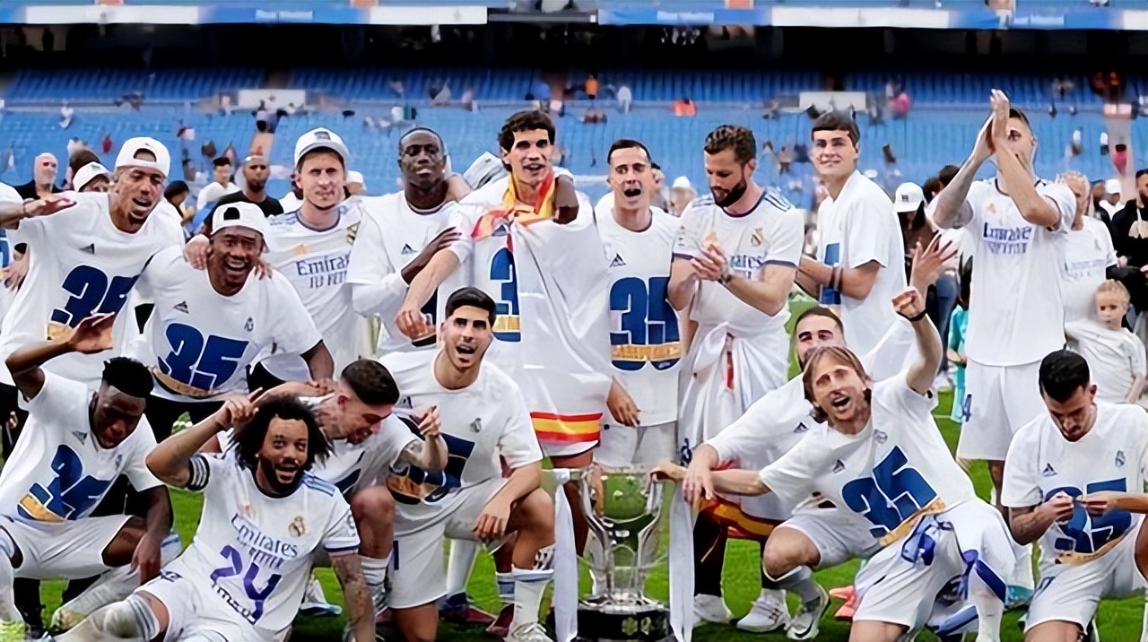 皇马三冠王夺冠合照,皇马第33座西甲冠军合照