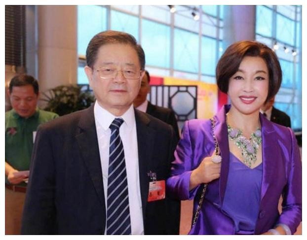 如今65岁的刘晓庆生活依然潇洒,65岁的刘晓庆回老家