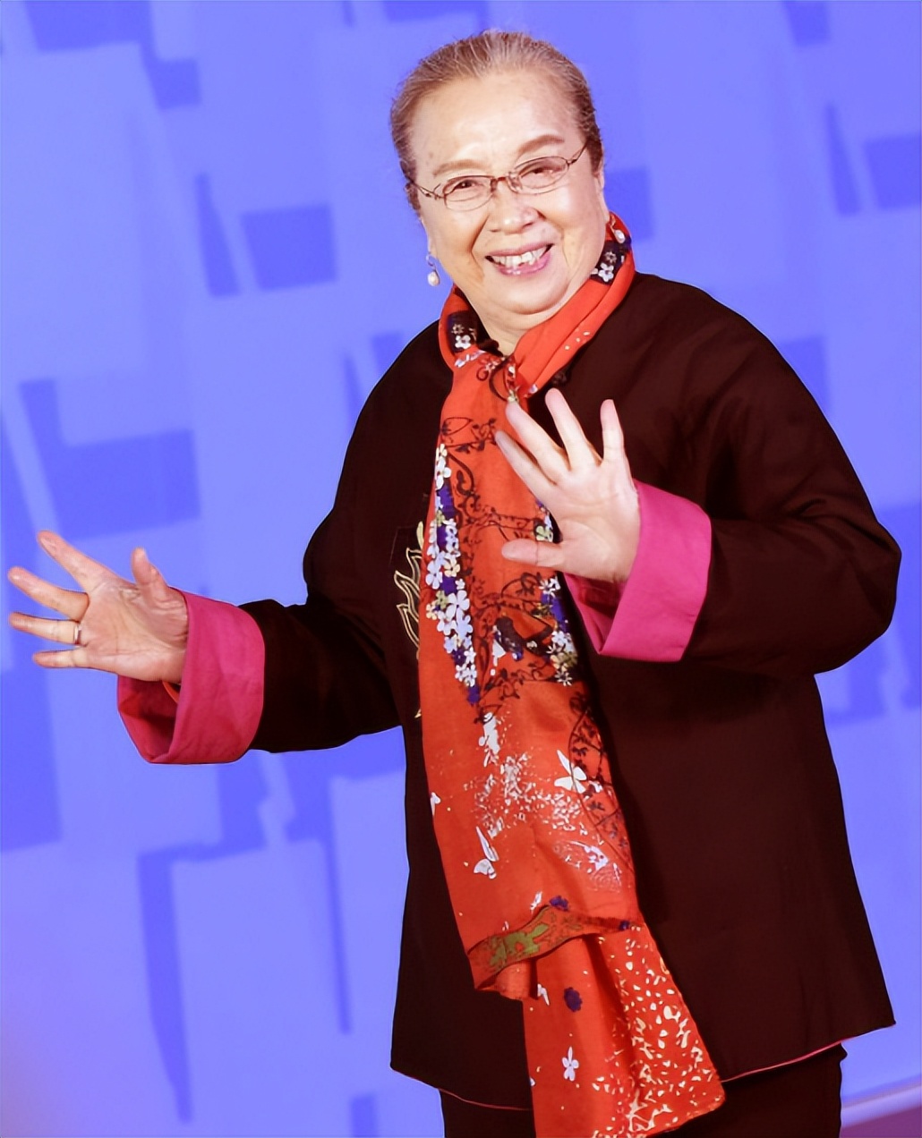 李明启先生现在状况,86岁李明启推小推车卖菜