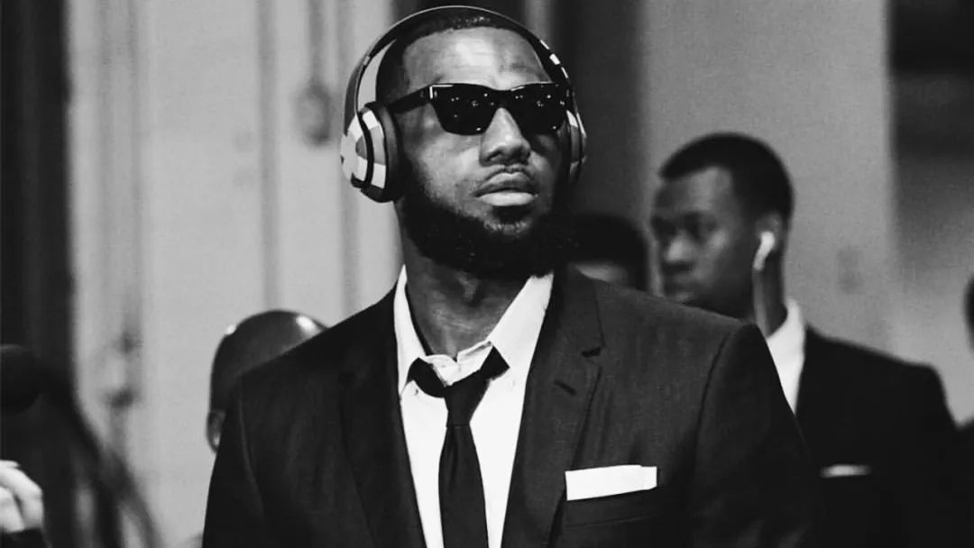 跟王心凌学甜美风穿搭,一条裙子一万多