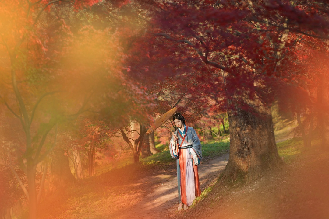 冷枫染红，霜叶流丹。不读这20首红叶诗词，辜负秋光烂漫