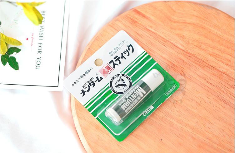 精致女孩随身必备——这些润唇膏给你一个湿润的吻