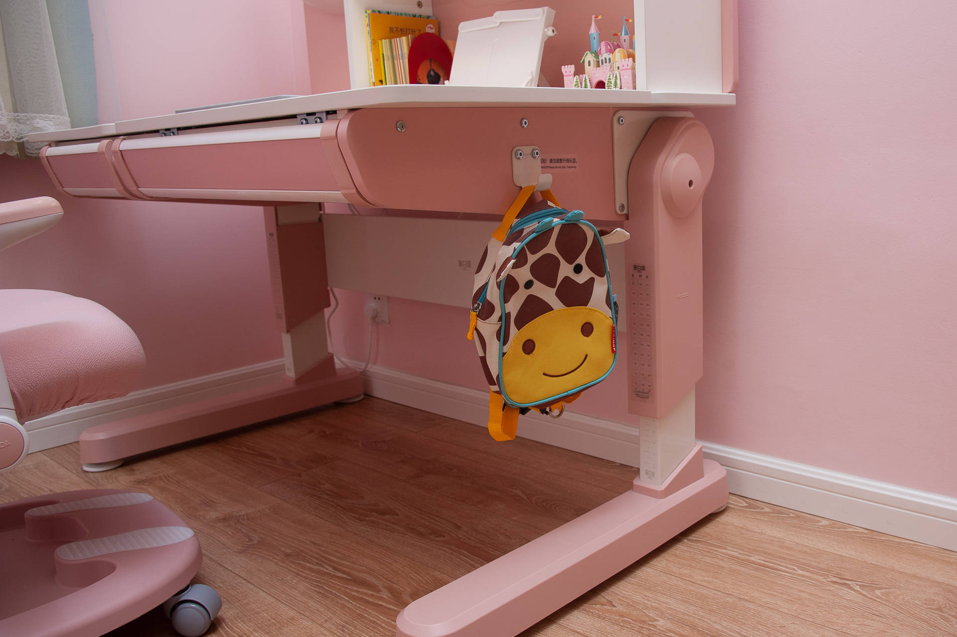 黑白调儿童桌椅——星空号评测帮助孩子养成良好坐姿习惯