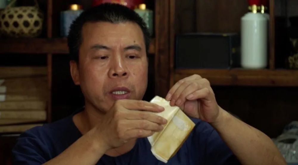 广东大叔发现商机变废为宝,将不要的叶子售卖,年销售达1000多万