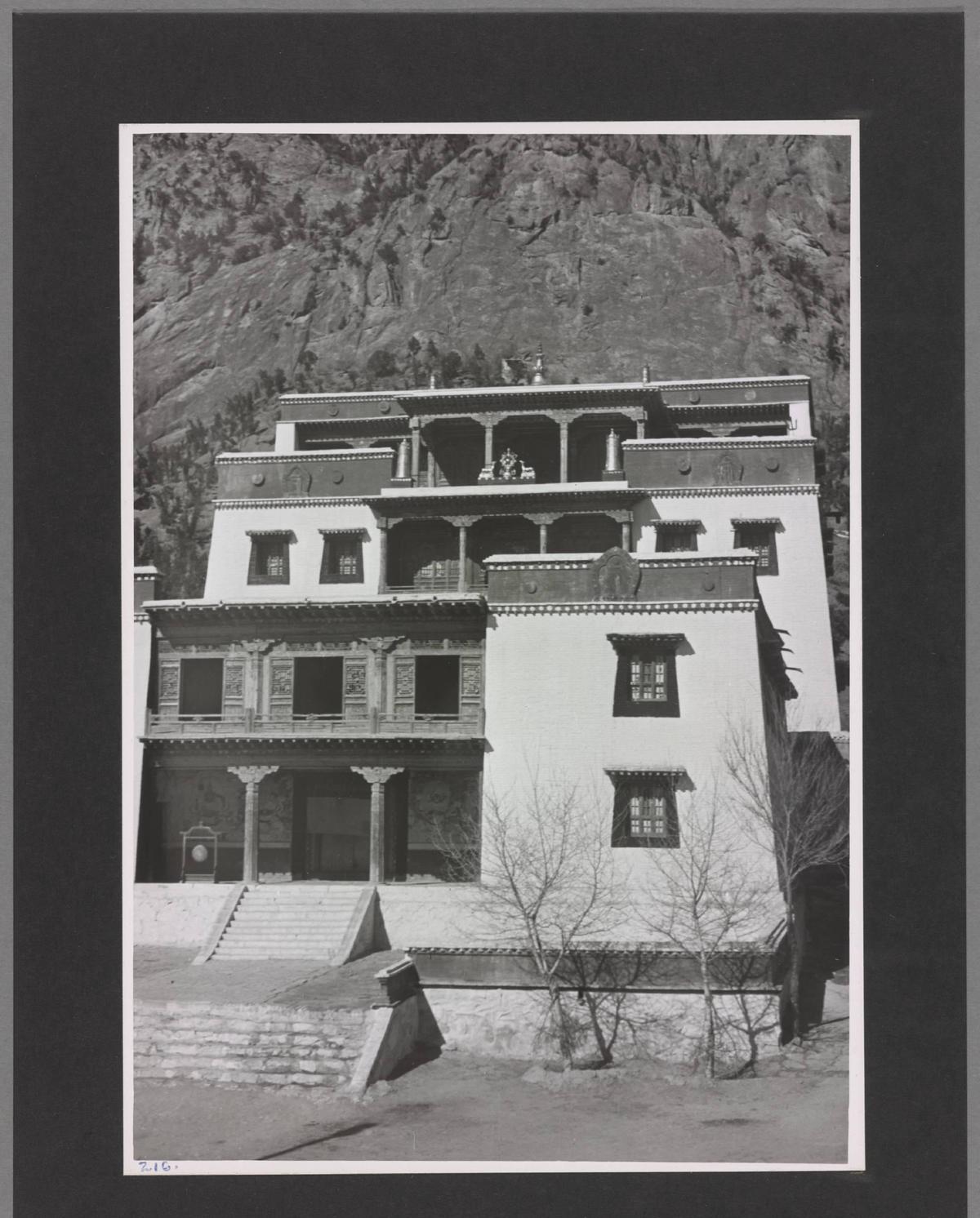 日军日记：*安妇慰**不服从管教，我很愤怒，用*刀刺**插入她的*体下**3