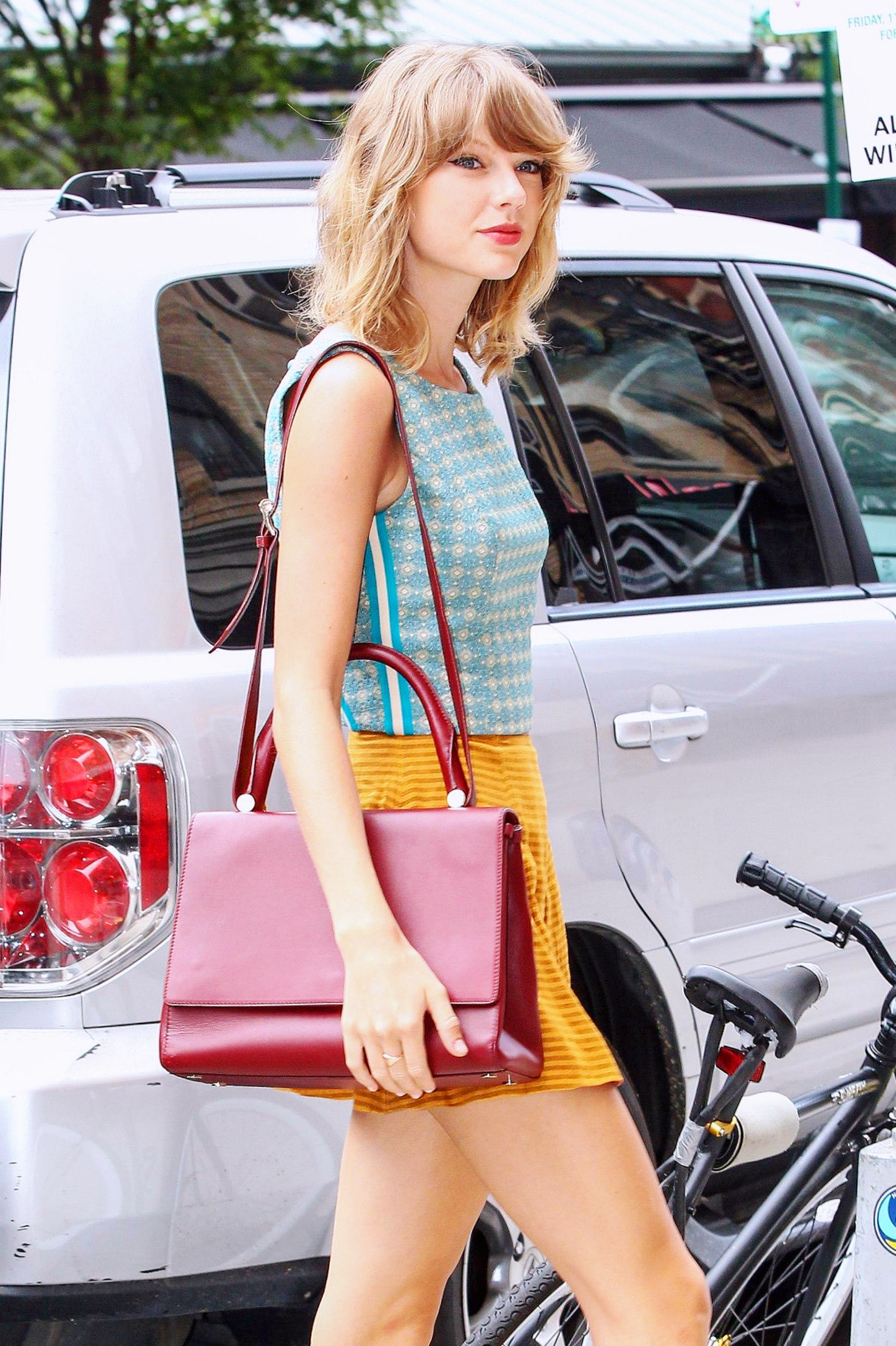 泰勒斯威夫特大头照 (泰勒斯威夫特写真微笑)