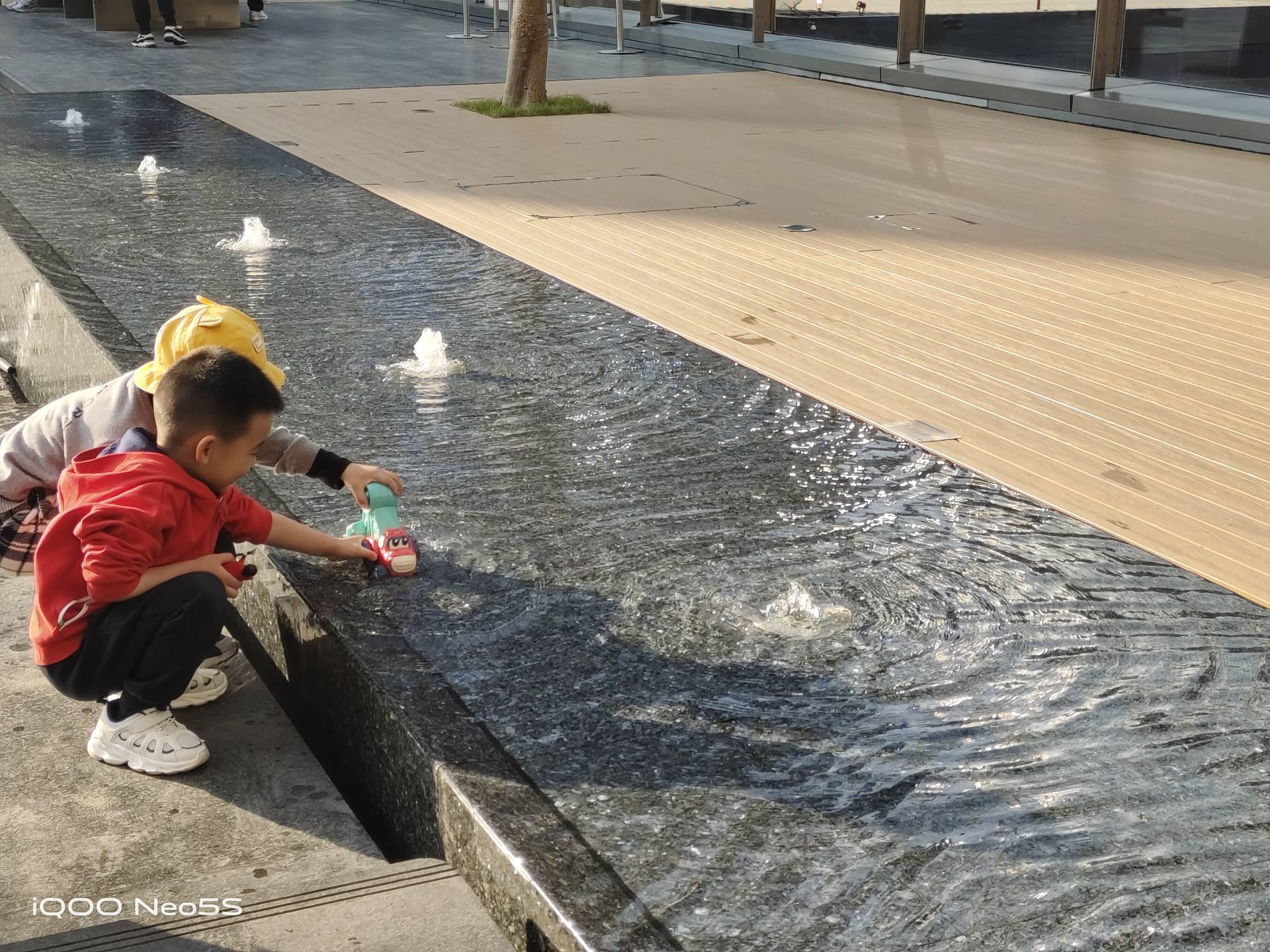 游戏拍照两不误的iqoo手机1500以内,iqooneo5快充