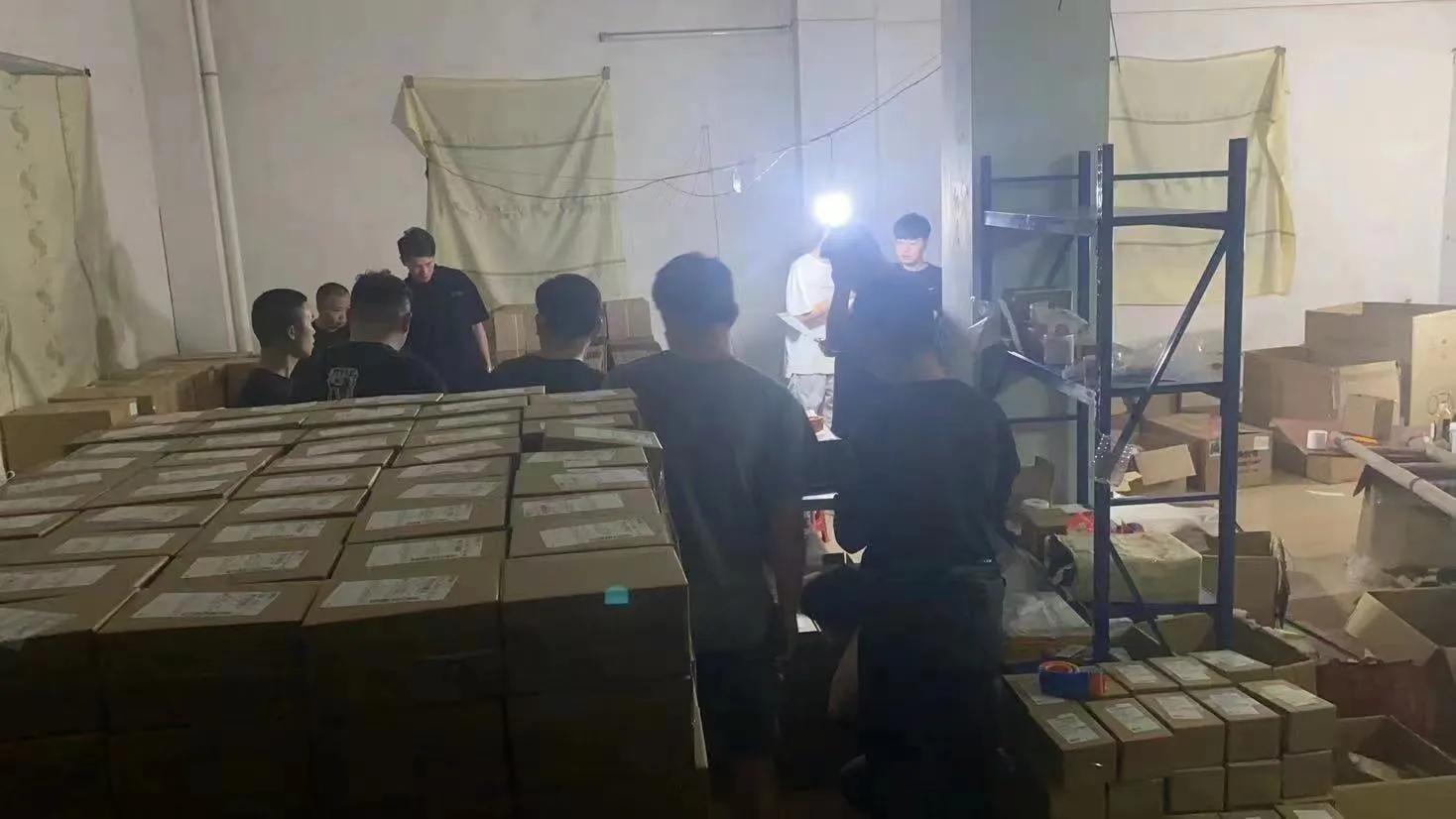 破获制售假冒注册商标案,警方破获一假冒注册商标案