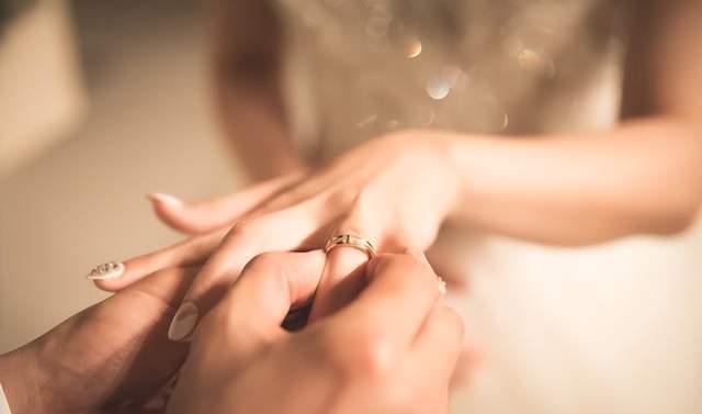 离异父母如何优雅出席子女婚礼？实用建议大公开！