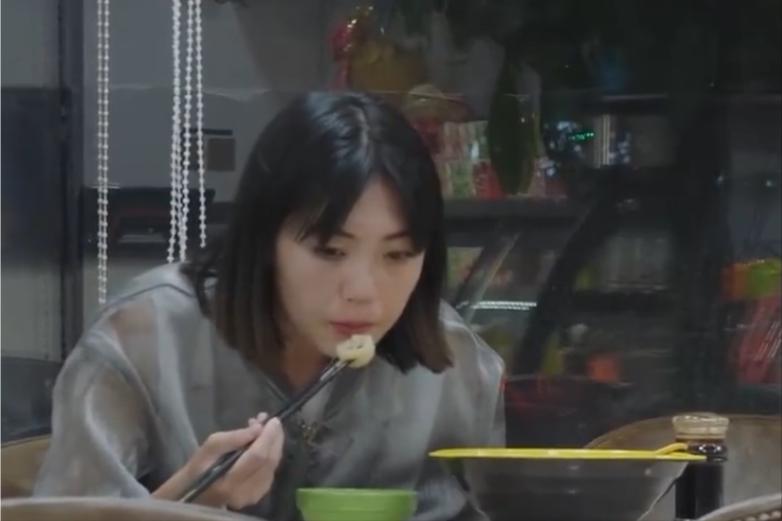 90后聋哑情侣异地恋，不顾双方家人反对成婚，婚后靠直播月入过万