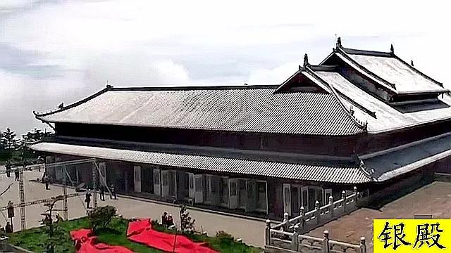 峨眉山金顶华藏寺完整讲解,峨眉山金顶华藏寺里面供奉谁