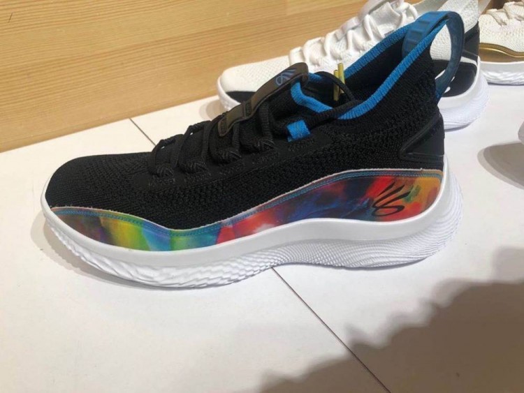 库里成了历史三分王，UA啥时候能超越耐克？