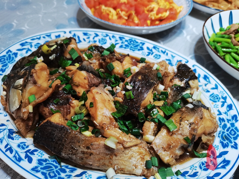 草鱼这样吃才过瘾教你秘制做法,草鱼这样做鲜嫩又多汁特别下饭