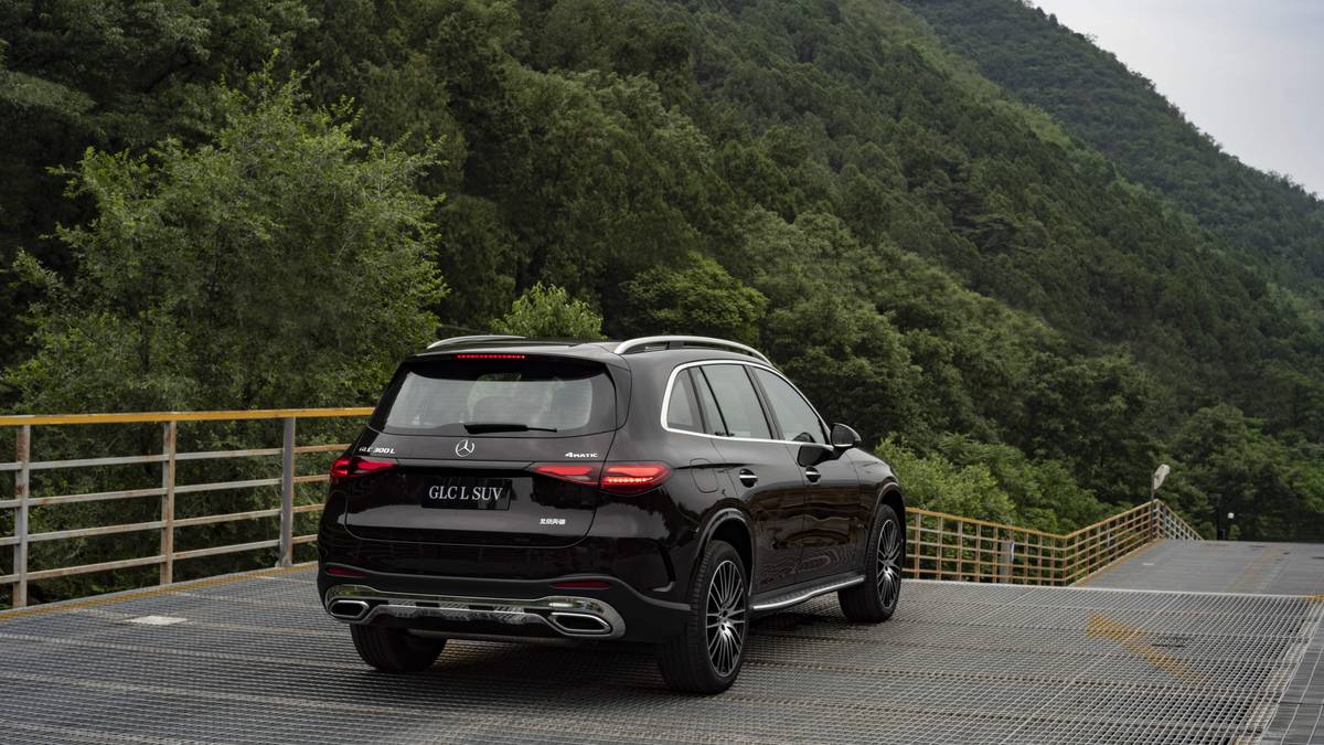 奔驰glc300l2021款试驾视频胖哥,奔驰e300和奔驰glc300l如何选