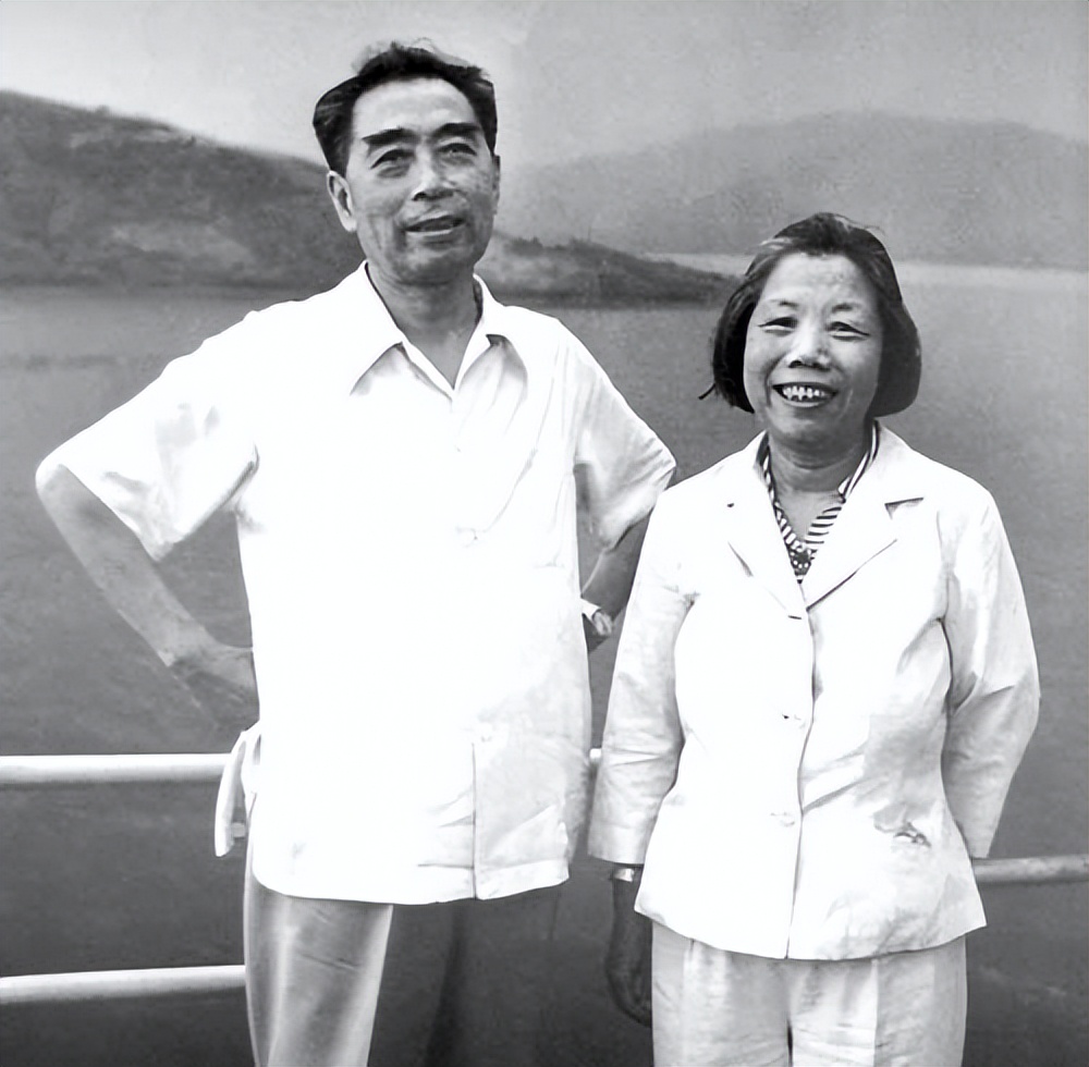 新中国培养首批女飞行员，毛主席指示：不要培养成演员！