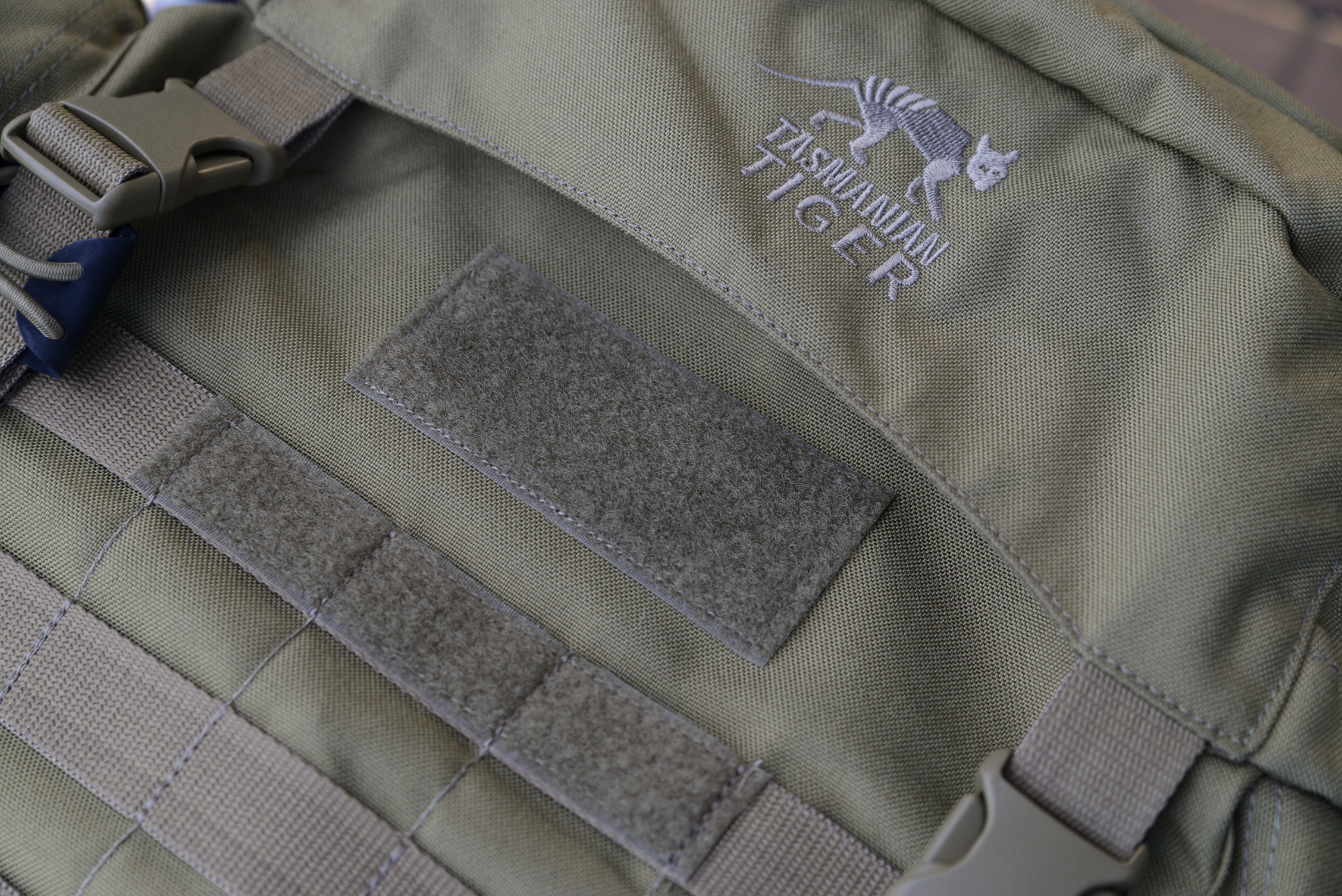 塔虎15l背包对比赫利肯背包,塔虎45l模块化战术背包橄榄绿