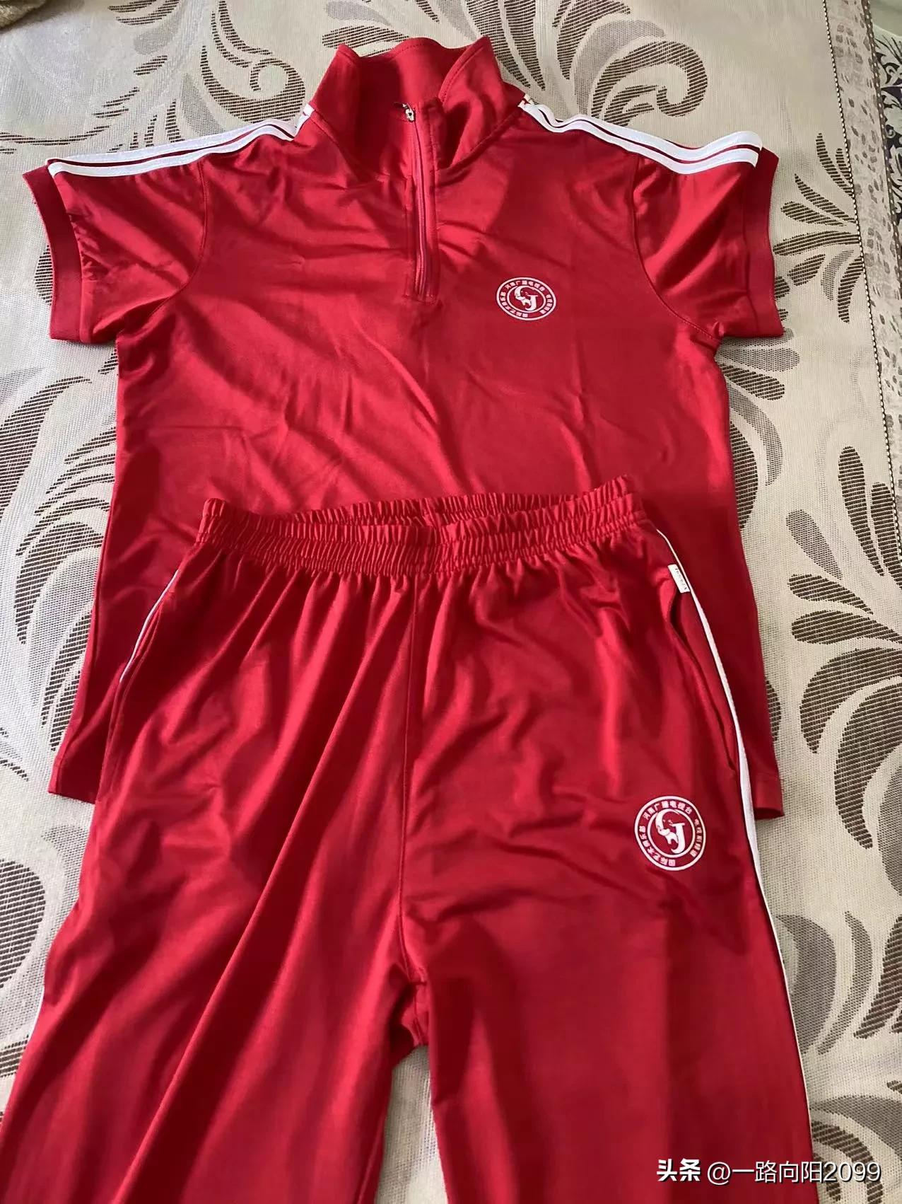 免费领服装和平精英,免费领服装靠谱吗