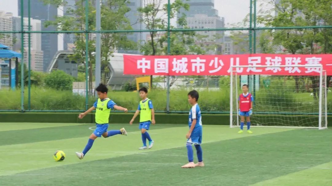 宝安足球公益课,深圳青少年足球精英队培训