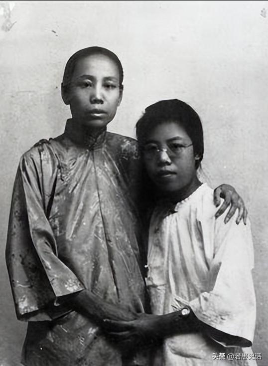 周总理去世前不断望向门口，护士不解，后来才知他在等妻子*颖超邓**