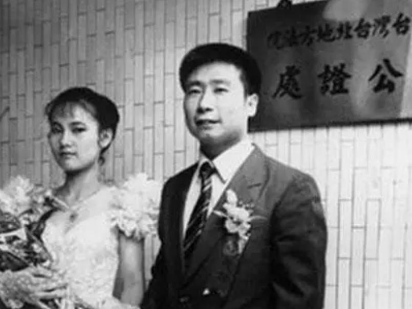 败类王学成，1983年驾驶歼5战机叛逃台湾，邓丽君亲自接风洗尘