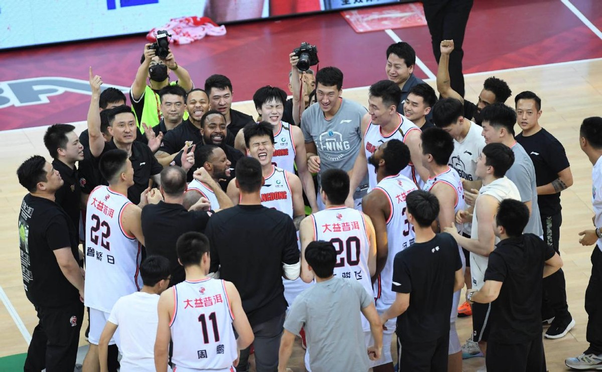 单场54+15猛将加盟！广东新外援来了正式注册暂时取代马尚