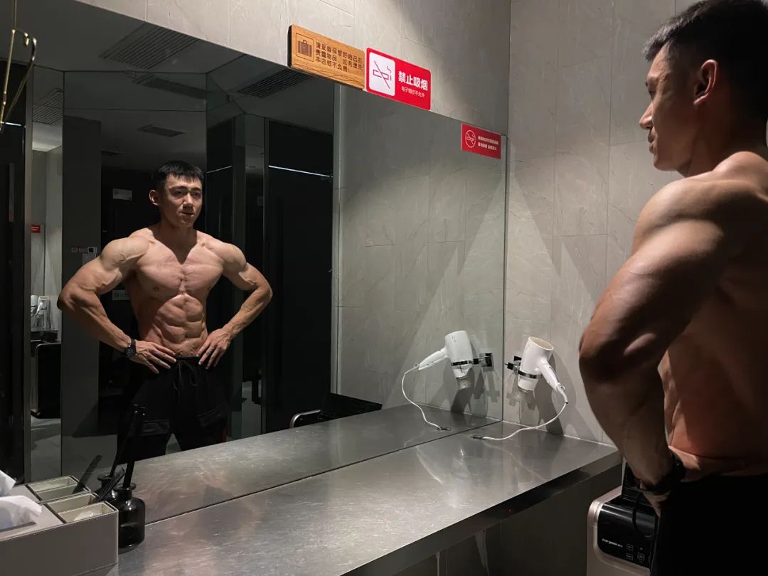 工作8个月,月薪1.3W,从田径场到健身房,变的是赛场,不变的是光芒!