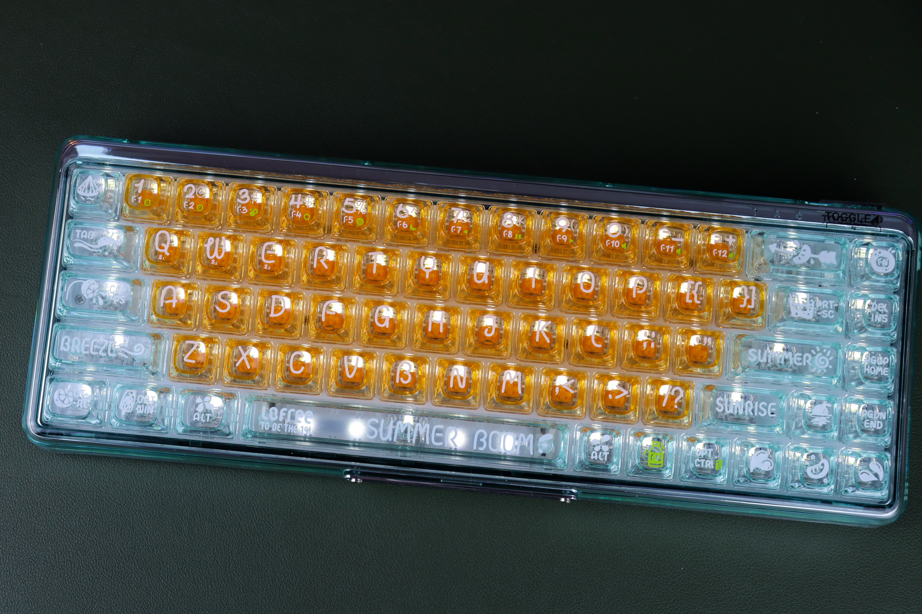 一千块，透明键盘，将手上那2平方做成工艺品的理念，我只爱洛斐