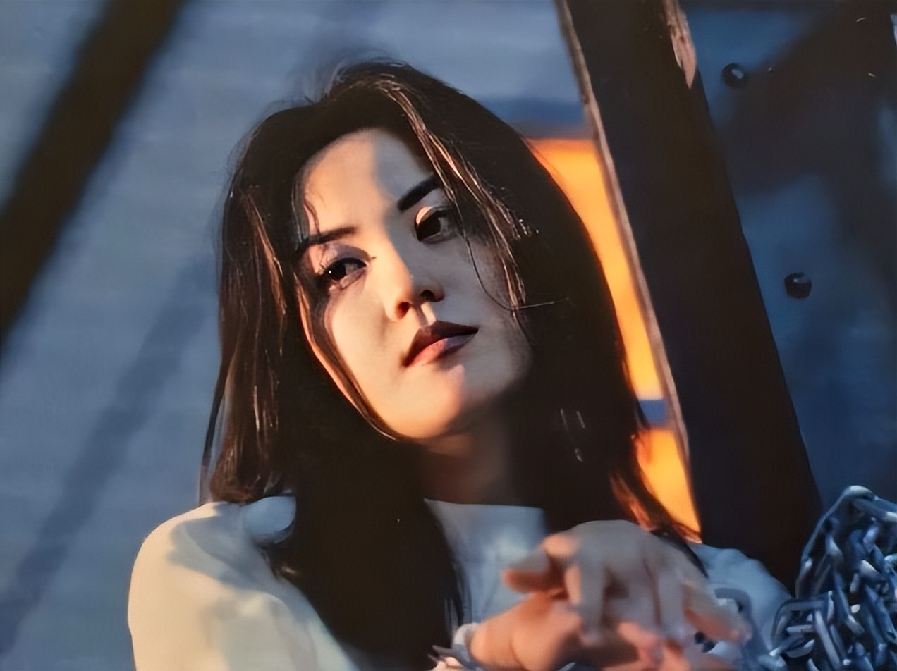 王菲几岁跟谢霆锋谈恋爱,王菲和谢霆锋之间坎坷的恋爱