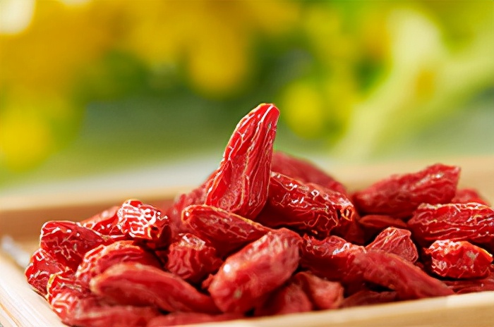 新鲜的枸杞晒不干怎么保存,买回来的枸杞不干怎么晒干