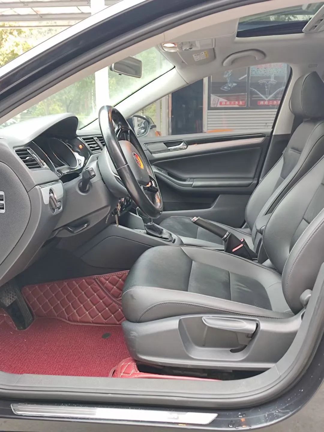 十堰龙信国际汽车城二手车地址,十堰市龙信二手车收车吗